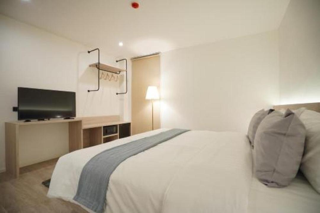 E11 Hotel - Bts Punnawithi Banguecoque Exterior foto
