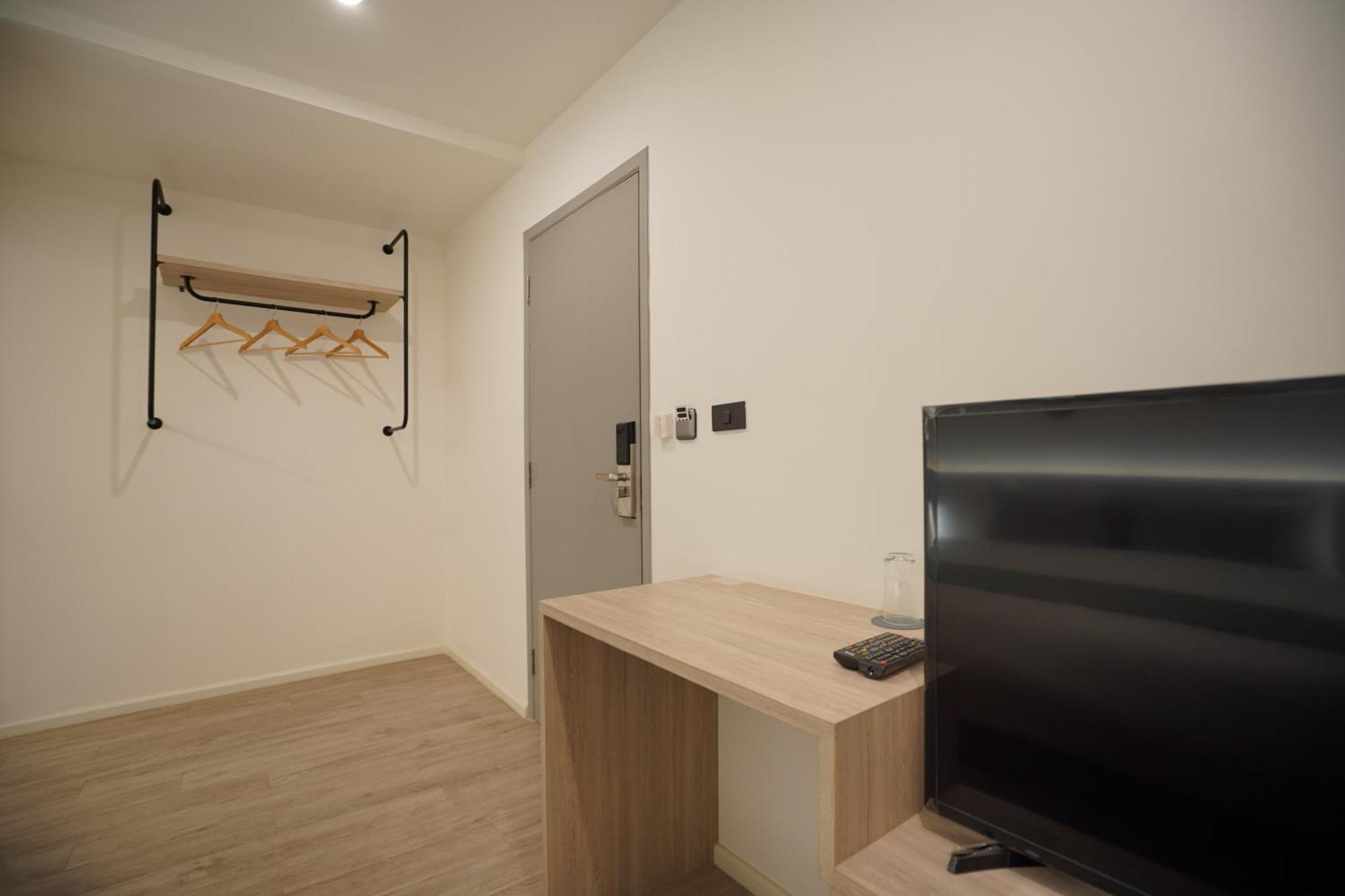 E11 Hotel - Bts Punnawithi Banguecoque Exterior foto